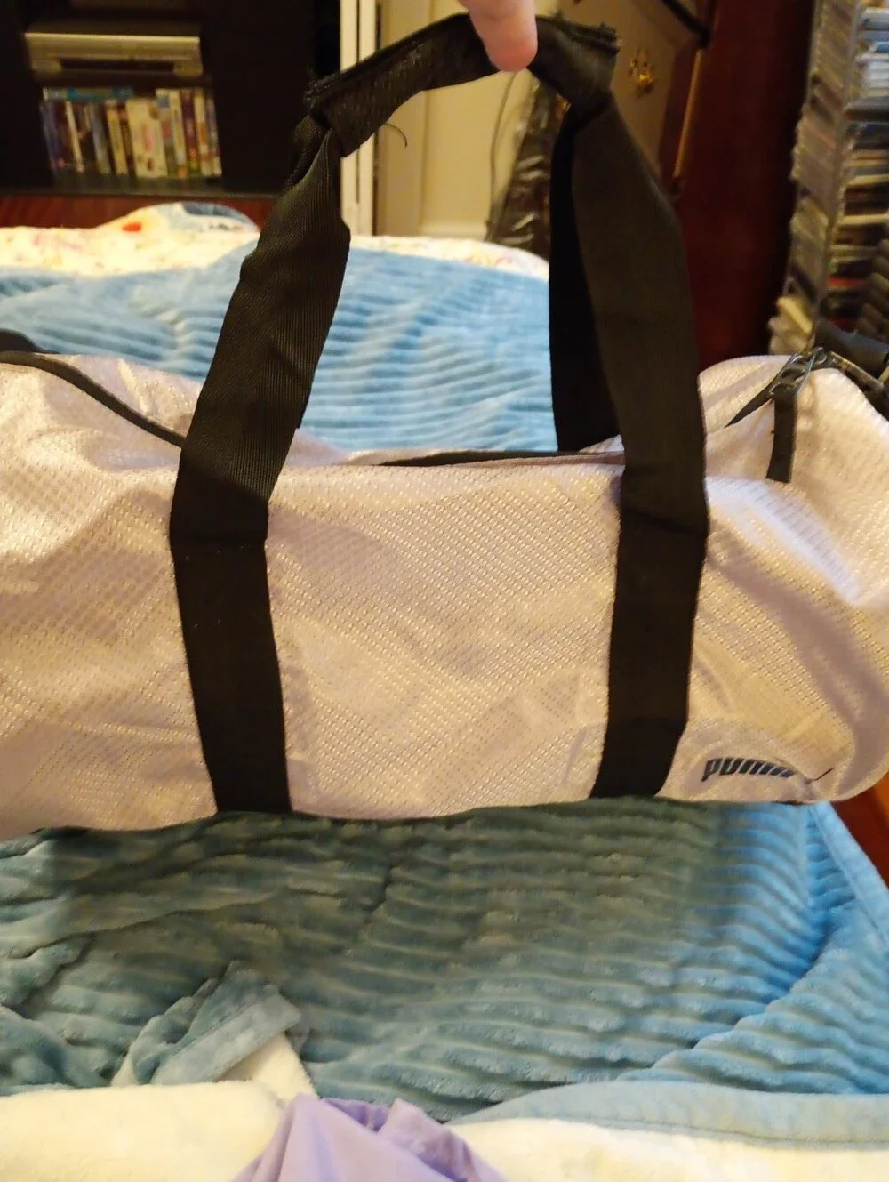 PUMA SPORTS UNISEX JOLT DUFFEL GYM BAG EXTERIOR ZIP WITH POCKET ADJUSTABLE STRAP